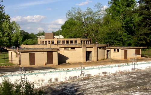 File:Queen City Pool and Pool House.jpg