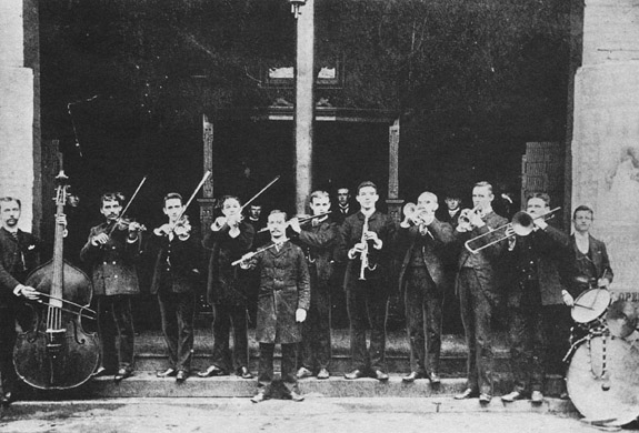 File:Grambs' Orchestra 1890s.jpg