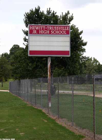 File:Hewitt Trussville Jr High School.jpg