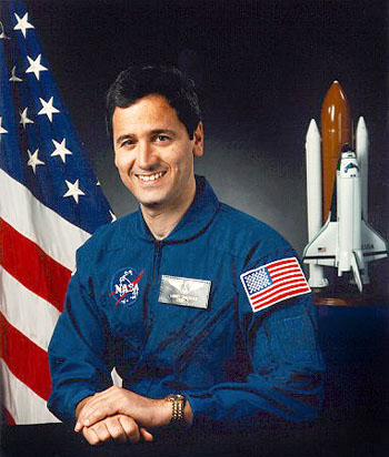 File:Larry DeLucas NASA portrait.jpg