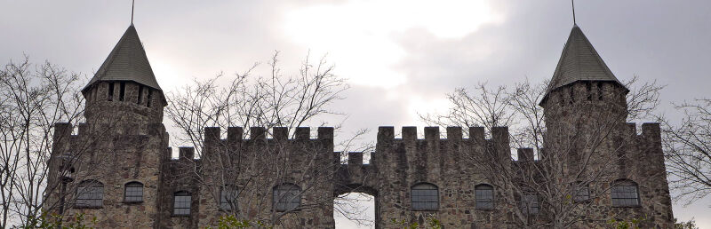 File:Quinlan Castle banner.jpg