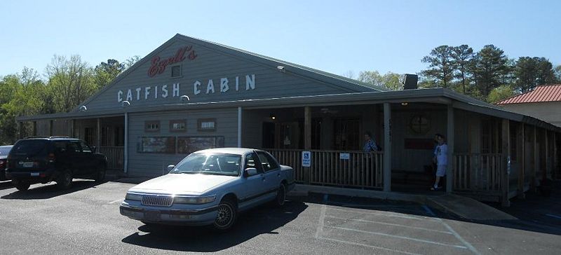 File:Ezell's Catfish Cabin Trussville.JPG