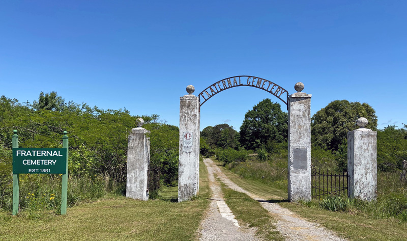 File:Fraternal Cemetery gate.jpg