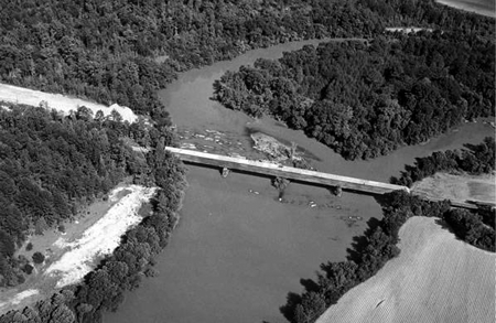 File:Horseshoe Bend Bridge aerial.png