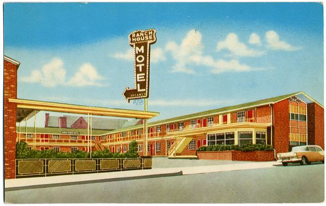 File:Ranch House 1950s postcard.jpg