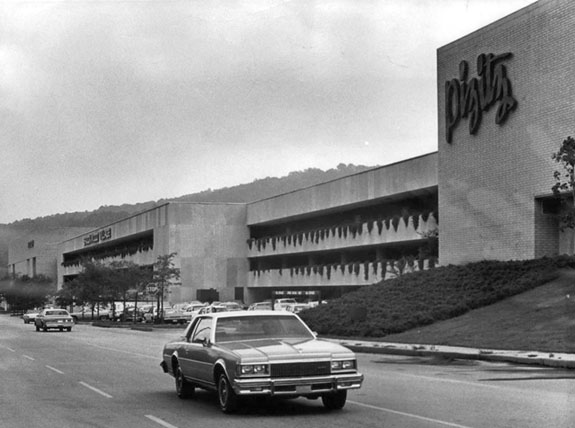 File:1977 Brookwood Mall exterior.jpg