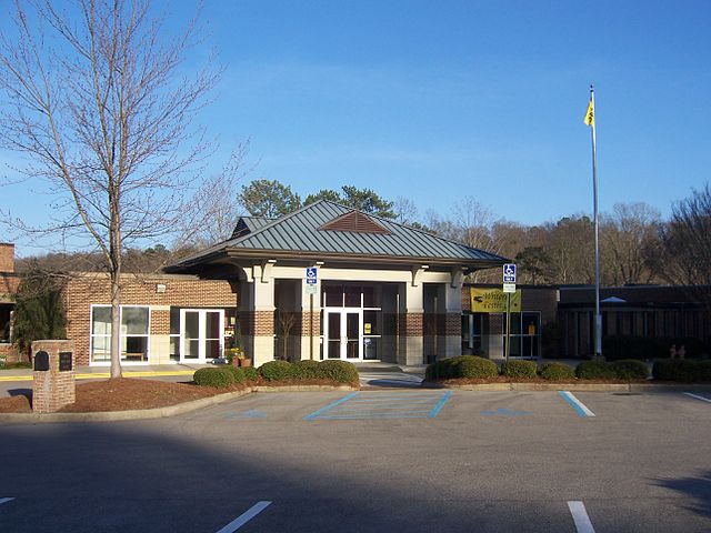File:Cherokee Bend Elementary School.jpg
