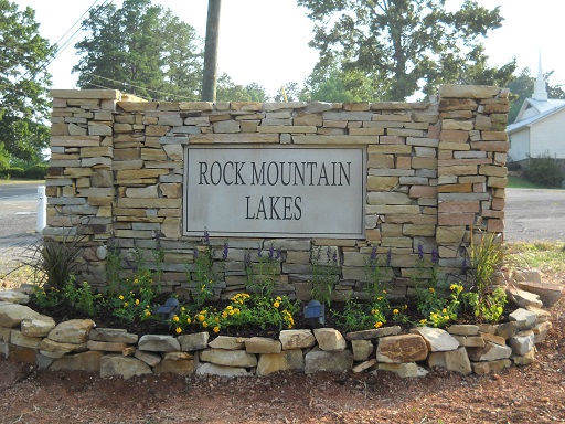 File:Rock mountain lakes entrance sign.jpg