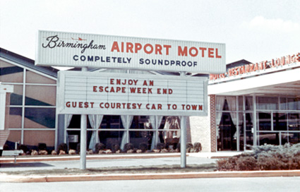 File:Airport Motel.jpg