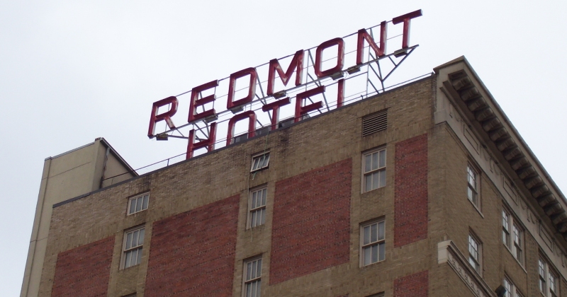 File:Redmont Hotel sign 2007.jpg
