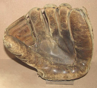 File:Willie Mays glove.JPG