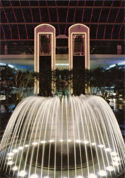 File:1995 Galleria fountain.jpg