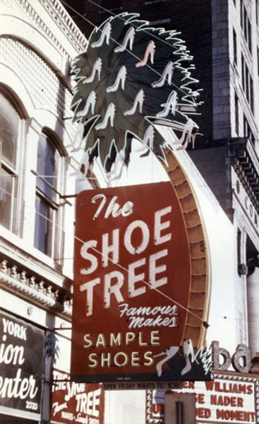 File:The Shoe Tree sign.jpg
