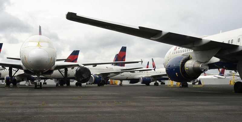 File:Songer Delta jets at BHM.jpg