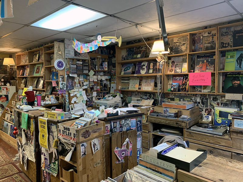 File:Charlemagne Record store interior 4.jpg
