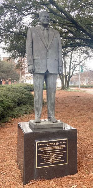 File:S Richardsom Hill statue.jpg