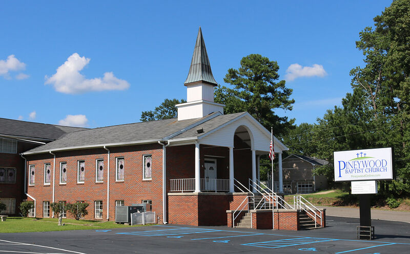 File:Pineywood Baptist church.jpg